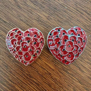 Herzförmige Mohnblume Brosche Legierung Rot Emaille Gedenktag Pin Abzeichen Florale Brosche Für Damen Herren Schmuck Geschenk