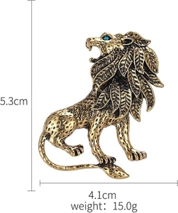 Golden lion brooch detail with size measurements 5.3cm height and 4.1cm width