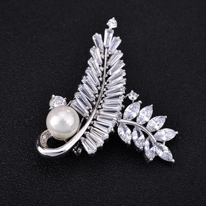 Elegant silver leaf zircon brooch with olive branch design and pearl accent for women