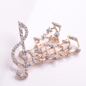 Vue détaillée de la broche note de musique en alliage doré sertie de strass brillants
