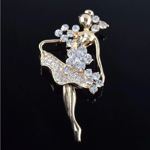 Eleganter goldener Ballerina-Anstecker mit funkelnden Strasssteinen auf schwarzem Grund