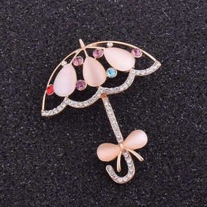 Détails de la broche parapluie en or rose avec pierres œil-de-chat roses et strass