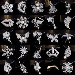Detailed collection of 25 silver flower and animal brooches with pearls and zircons