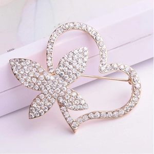 Elegant gold heart and butterfly brooch with sparkling crystals for women’s fashion