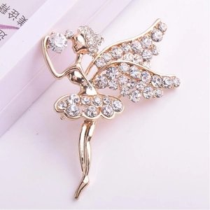 Broche ballerine ange scintillante avec strass clairs sur base dorée