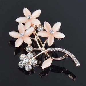 Elegante Legierung Blumen Brosche Für Damen Rosa Künstliche Katzenaugenstein Strass Eingelegt Pin Gold Ton Mode Schmuck Zubehör