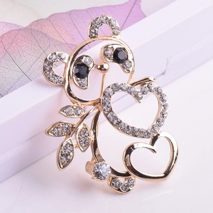 Broche ours en or élégante avec cristaux étincelants et motif cœur évidé pour femmes