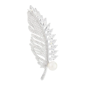 Elegant silver feather brooch with sparkling zircons and a white pearl accent