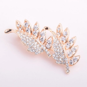 Élégante broche feuille en or rose avec cristaux scintillants pour mode féminine