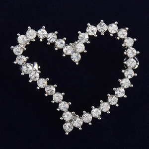 Elegant Alloy Heart Shaped Brooch Silver Color Rhinestone Inlaid Pin For Women Fashion Clothing Accessories Jewelry Gift