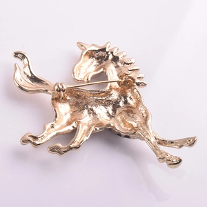 Detailed back view of gold-plated horse brooch with secure pin clasp and metal texture