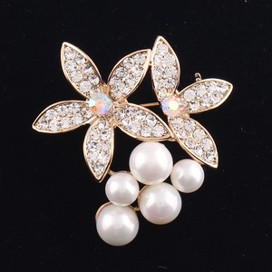 Eleganter Blumen Brosche Anstecknadel Legierung Weiß Strass Kunstperle Korsage Für Damen Hochzeit Party Mode Kleidung Zubehör