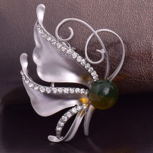 Élégante Broche Papillon en Alliage Argent Mat pour Femmes Avec Perle Vert Foncé Strass Incrusté Bijoux Vintage pour Banquet