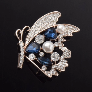 Eleganter Schmetterlings-Anstecknadel in Roségold mit blauen Kristallen und Perlen