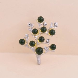 Broche élégante en forme de branche argentée avec perles vertes et cristaux scintillants