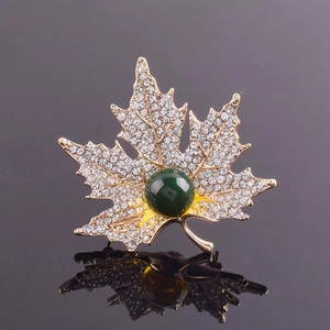 Broche Vintage Alliage Cristal Feuille érable Pour Femmes Mariage Fête élégante Plaquée Or Strass Broche Pin Bijoux Fantaisie