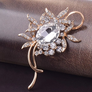 Élégante broche fleur en cristal avec pétales dorés et grand strass ovale au centre