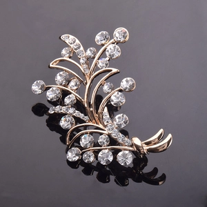 Élégante Broche Fleur en Alliage Avec Strass Blancs Épingle Florale pour Femmes Bijoux de Mode Accessoire de Banquet de Mariage