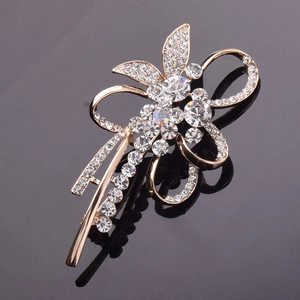 Broche Fleur en Alliage de Strass Élégante pour Femmes Couleur Or Corsage Floral pour Mariage Fête Bijoux de Mode