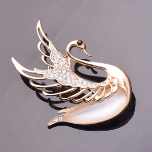 Elegant Alloy Swan Brooch With Sparkling White Rhinestones And Synthetic Cat's Eye Stone For Women Fashion Apparel Jewelry