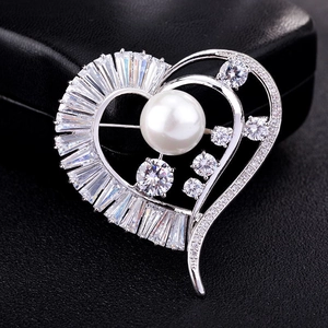 Elegant heart-shaped silver brooch with a large white pearl and cubic zirconia accents