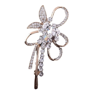 Élégante broche fleur en or rose avec strass brillants et pierre précieuse multicolore