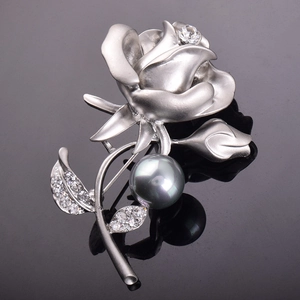 Élégante Broche Fleur de Rose en Alliage d'Argent Mat Avec Strass et Künstliche Perle Grise pour Bijoux de Mariage de Banquet de Femmes
