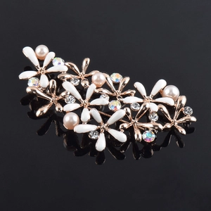 Élégante Broche Fleur en Alliage Or Rose Avec Pétales en Émail Blanc Künstliche Perles d'Imitation Roses Strass pour Bijoux Femme