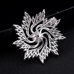 Luxury silver pin with crystal zircon snowflake pattern and pearl center on black stand