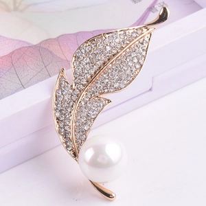 Élégante Broche Feuille Plaquée Or pour Femme avec Grande Künstliche Perle Blanche et Strass Incrustés pour Bijoux de Mariage
