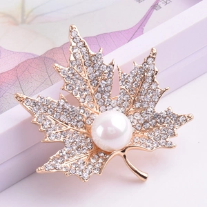Luxury Alloy Maple Leaf Brooch With Artificial Pearl And Rhinestone Gold Color Elegant Plant Flower Breastpin For Women Wedding Party Jewelry