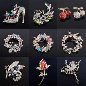 Broches élégantes papillon et fleur en cristal avec alliage doré et strass colorés