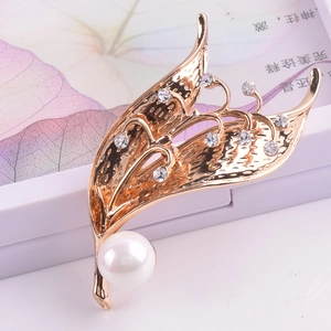 Elegante Spilla a Forma di Fiore di Mughetto in Lega Placcata Oro con Grande Perla Artificiale Bianca e Strass Gioielli Donna