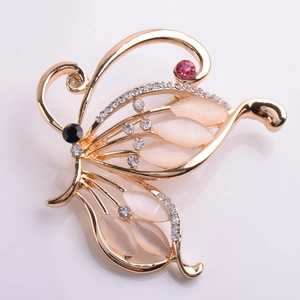 Broche papillon dorée élégante ornée de pierres œil de chat et de strass brillants