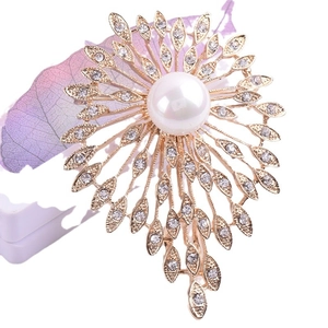 Broche tournesol dorée avec grande perle blanche et cristaux brillants pour robe de mariée