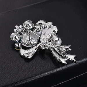 Detailed back view of S925 silver flower brooch with pearls and long pin clasp