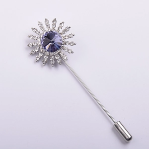 Élégante épingle tournesol en argent avec cristal violet et strass pour costumes