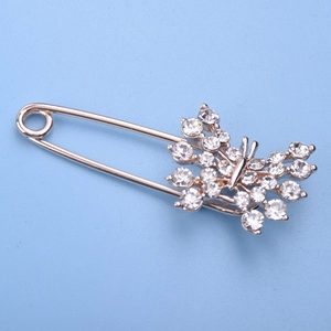 Elegant rose gold butterfly brooch featuring sparkling crystal rhinestones for accessories
