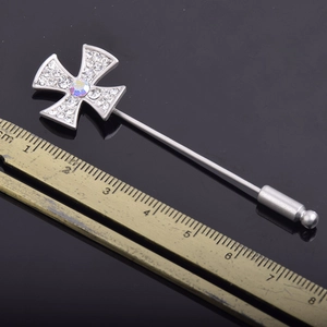 Silberne Kristall-Kreuz-Brosche mit funkelnden Strasssteinen für Hochzeitszubehör