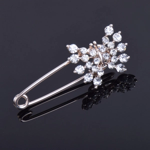 Elegant Alloy Rhinestone Butterfly Safety Pin Brooch For Women Rose Gold Sparkling Crystal Scarf Buckle Jewelry Accessory