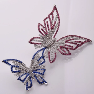 Détails de broches papillon en alliage avec strass roses et bleus sur base argentée