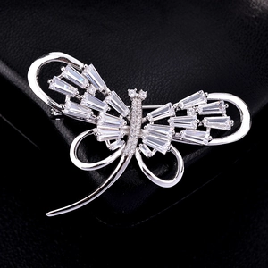 Broche Libellule en Zirconia Micro Pavage Strass de Luxe Clip pour Écharpe pour Femme Bijoux de Mode Cadeau Couleur Argent
