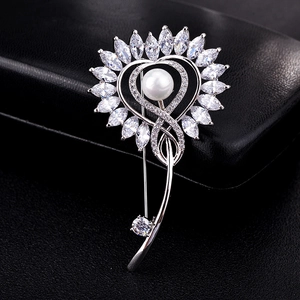 Eleganter Kupfer Zirkonia Löwenzahn Herz Brosche Mit Kunstperle Für Damen Anzug Pin Koreanischer Stil Modeschmuck Bankett Geschenk