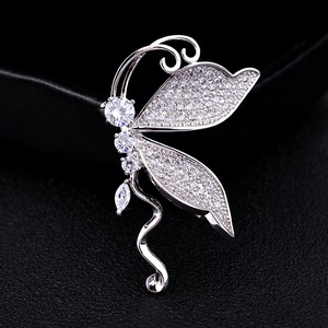 Elegant Copper Zirconia Butterfly Brooch For Women Fashion Sparkling Micro-Inlaid Butterfly Pin Banquet Jewelry Accessory Gift