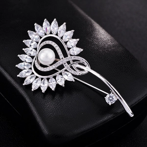 Elegante Löwenzahn-Brosche mit Zirkonia-Blütenblättern und weißer Perle für Anzüge