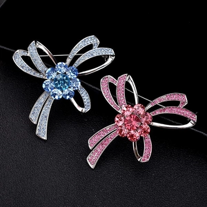 Élégante Broche Nœud Papillon en Strass pour Femme Alliage Floral Cristal Décoration de Vêtements Fête Accessoires Cadeau