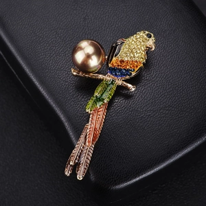 Élégante Broche Perroquet en Alliage Strass Multicolore Émail Künstliche Perle d'Imitation Femme Banquet Mariage Bijoux de Mode Cadeau