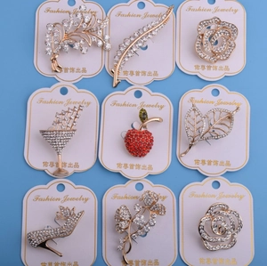 Élégante Broche en Alliage de Strass pour Femmes Mode Fleur Papillon Feuille Forme Chaussure Talon Haut Accessoires Foulard