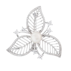 Broche élégante en argent avec feuilles ajourées, perle centrale et cristaux brillants