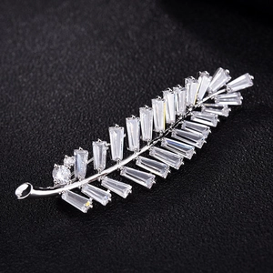 Elegant feather-shaped brooch in silver finish with micro-set baguette-cut cubic zirconia